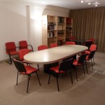 Grande table de réunion - Entrée de la salle